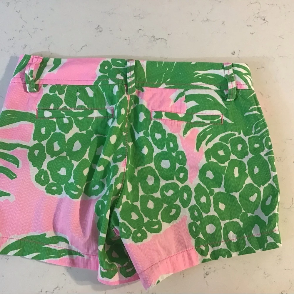 Lilly Pulitzer Callahan Pink Cargo Shorts with Tropical Print - Picture 3 of 3